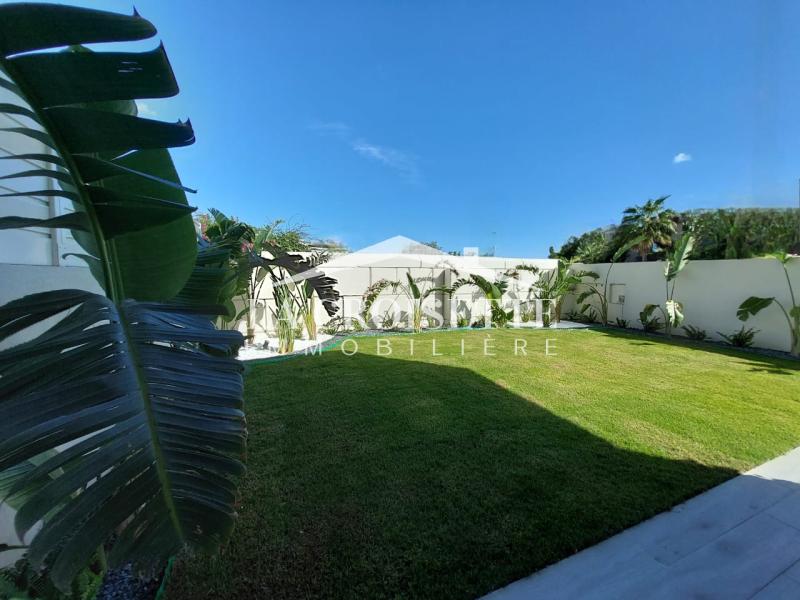 Triplex S+3 avec jardin à La Marsa